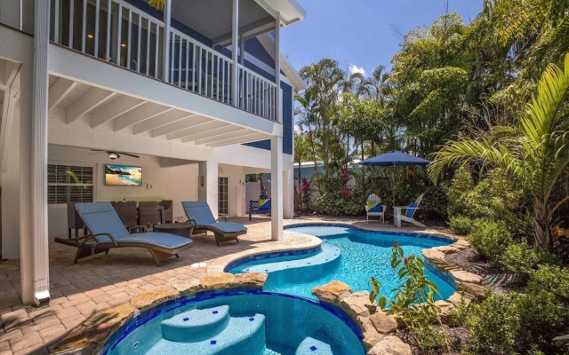 Splash Of Lime 3 Bedroom Home by RedAwning