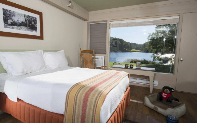 Peaks of Otter Lodge