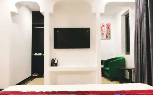 Rosy Hotel