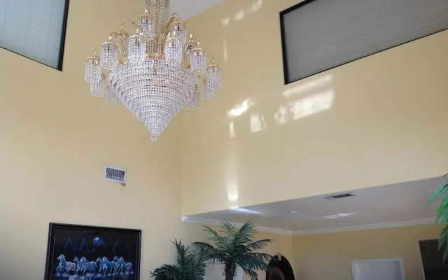 Hometowner Inn And Suites