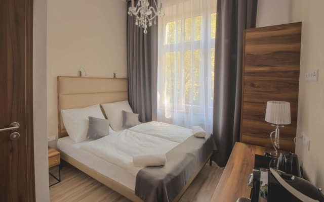 Pergamin Royal Apartments