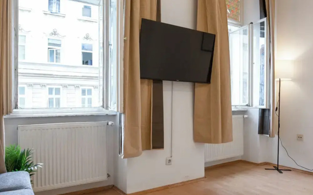 2BR Apt Near Stadthalle
