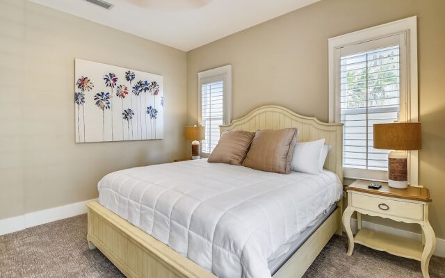 Paradise Pointe - Gorgeous 4 BR home with pool by RedAwning