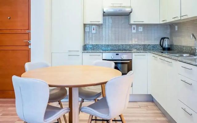 Homesgetaway-Cozy 1BR Bay Square Bldg. 9