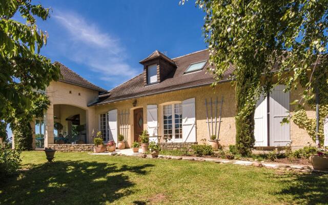 Cozy Villa in Saint-bonnet-la-rivière With Swimming Pool