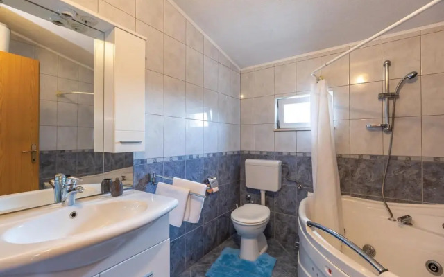 Beautiful Home in Makarska With Wifi and 1 Bedrooms
