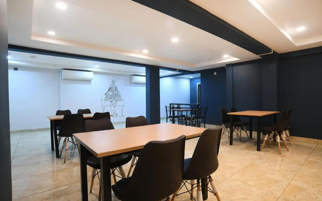 Fabhotel Shree Ram Palace