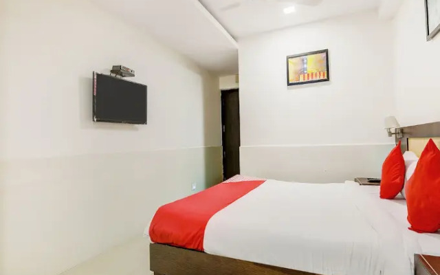 FabHotel Leela Grand Inn