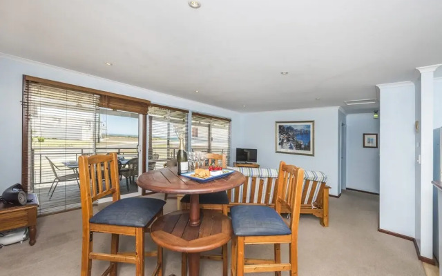 Beach Break - Family Accommodation With Ocean Views