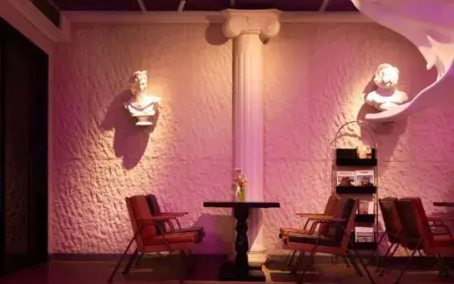 THE  YES  Hotel