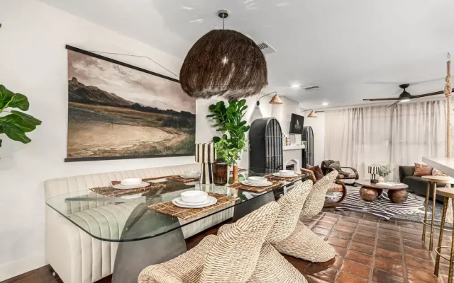Solanova Designer Oasis With Cocktail Pool Theater