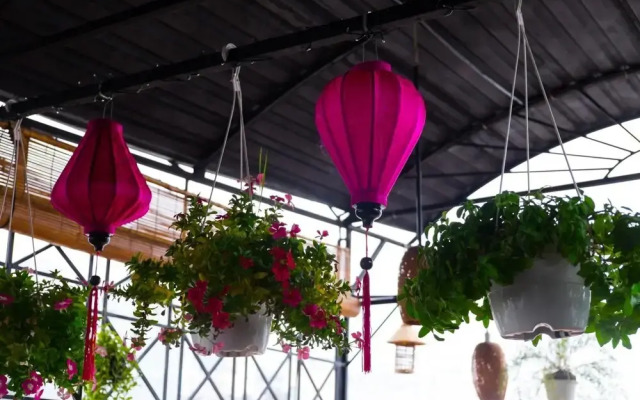 The Like Hostel & Cafe