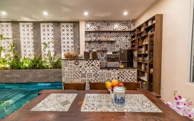 Golden Walls Homestay