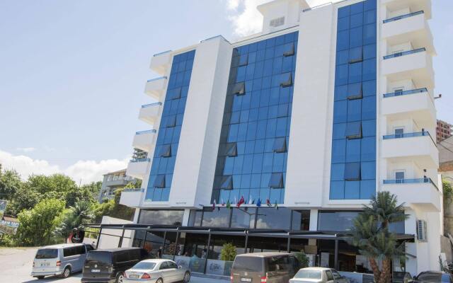 Royal Life Exclusive