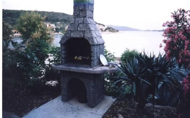 Beachfront House with garden and two terraces