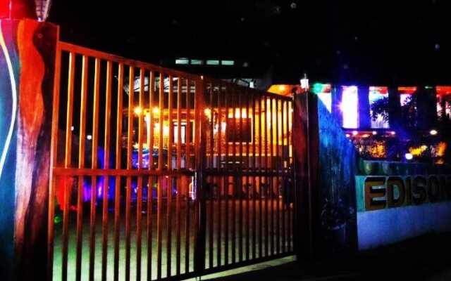 New Edison Hotel