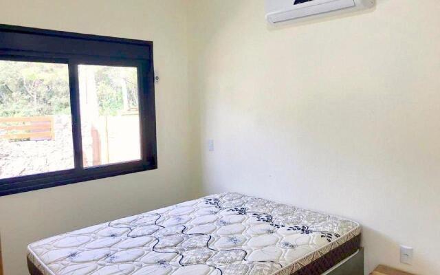 Casa Privativa com Piscina na Ferrugem