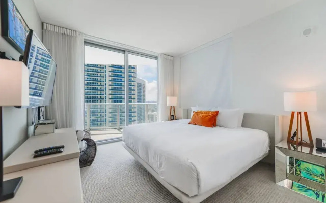 Stunning Condo, City Views