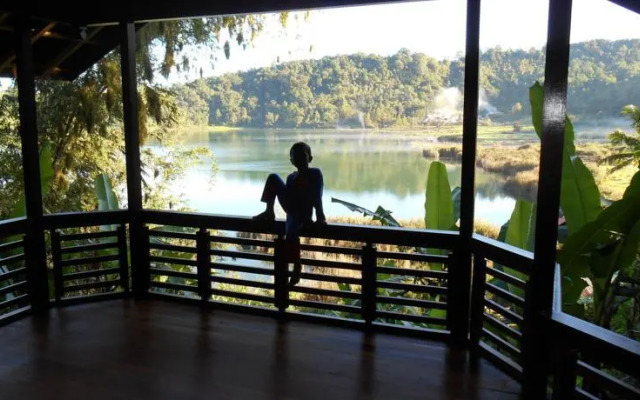 Greenlake Retreat Bungalows Linow