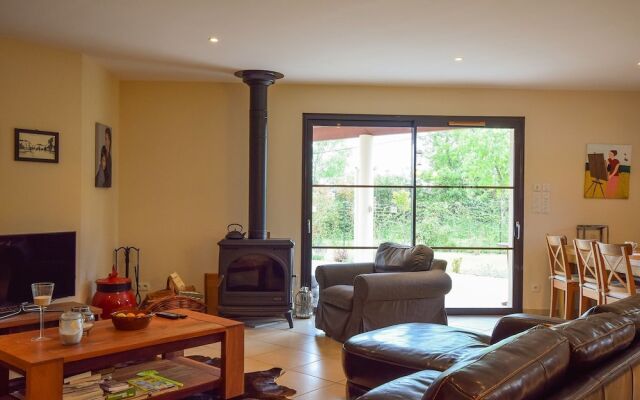 Modern Villa in La Romieu With Swimming Pool