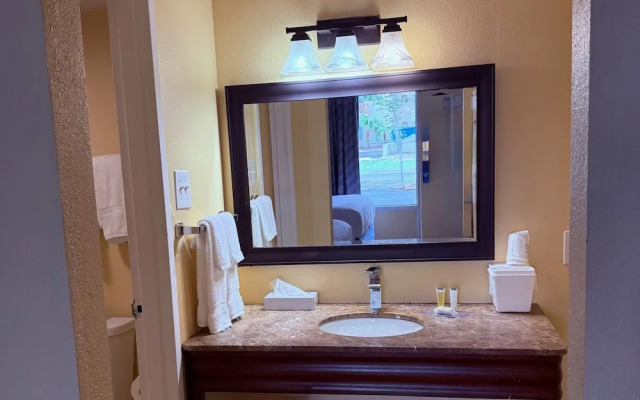 Days Inn by Wyndham St. Petersburg / Tampa Bay Area