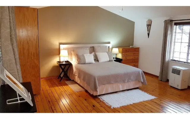Six Valk Avenue Guest House
