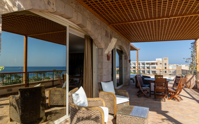 Fort Arabesque Beach Resort