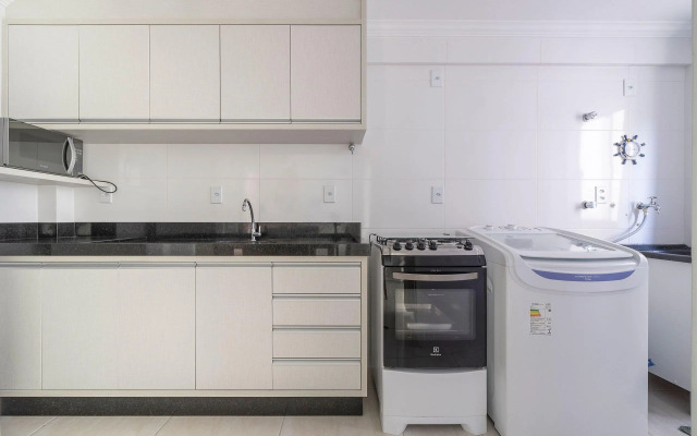 Apto 2Q c/ churrasq. no centro - Bombinhas CAA103