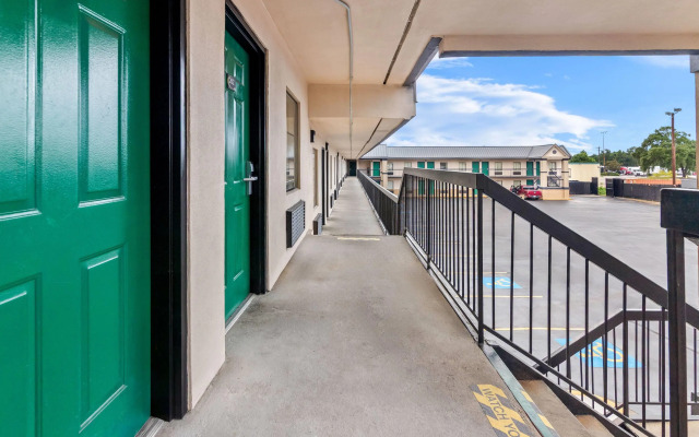 Super 8 by Wyndham Columbia