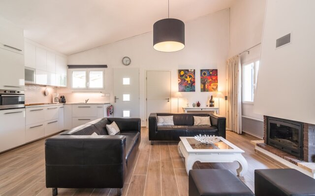 Comfy Villa in Pouzols-minervois With Private Pool