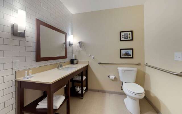 Comfort Inn & Suites Harrah