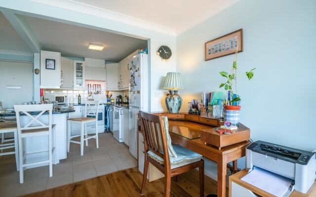 Delightful Wapping Home with Stunning River Views