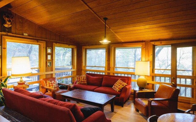 Yosemite Bug Rustic Mountain Resort