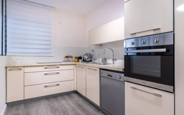 King David Residence Luxury 4 BD/Pool/Gym/Parking