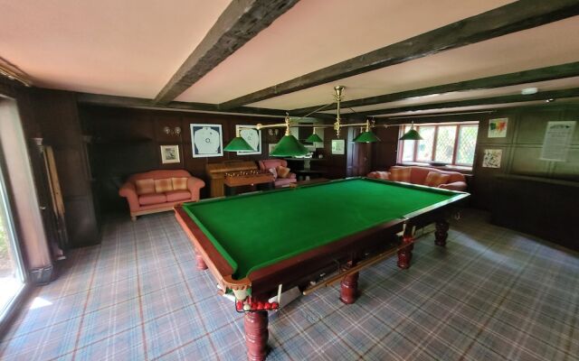 Remarkable 8 Bed Family House Sleeping 16 w/ Pool