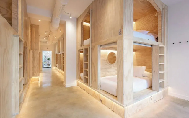 Colo Colo. The Smart Hostel Valencia