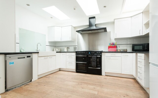 Wonderful Spacious 6 Bed Home in Heart of Bath