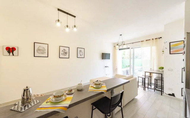 JOIVY Flat W/Terrace & Parking