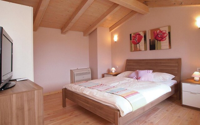 Stunning Home in Kanfanar With Wifi and 4 Bedrooms