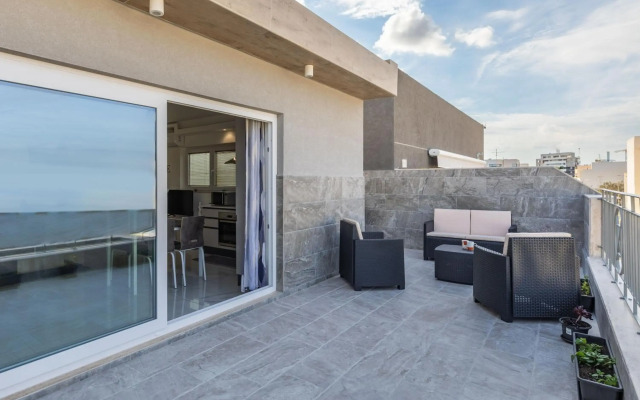 STYLISH 2-Bedroom Penthouses - Terrace with Views