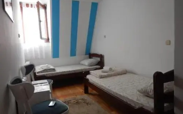 Hostel Dve lipe