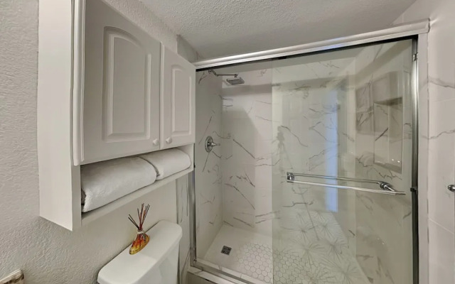 Ocean Breeze East by SVR