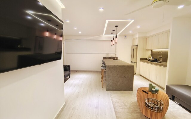1st Luxury Warehouse