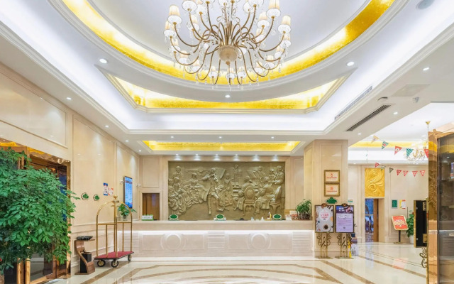 Vienna Hotel (Changsha Kaifu District Zhengfu Metro Station)