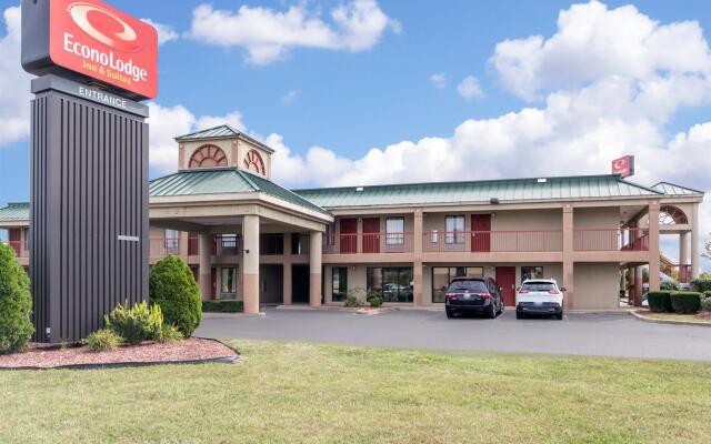 Econo Lodge Inn & Suites