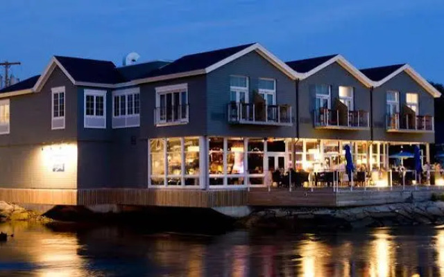 The Boathouse Waterfront Hotel & Marina
