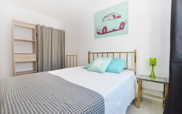 Beachfront Apartment for 6 Persons in Roses