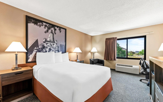 Super 8 by Wyndham Elgin