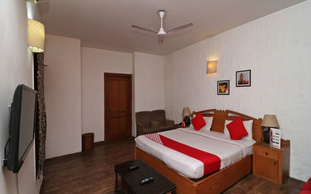 FabHotel Pearl Villas Sector 31
