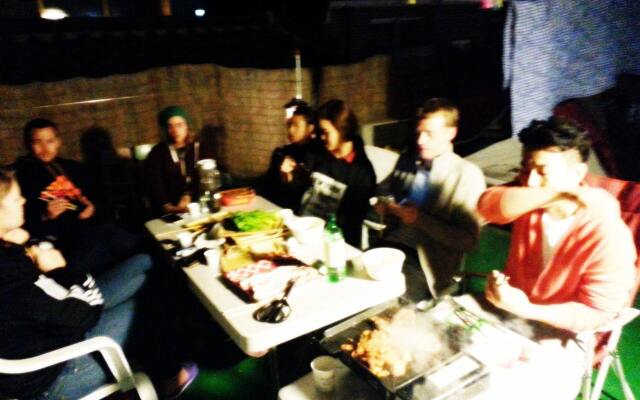 Crossroad Backpackers